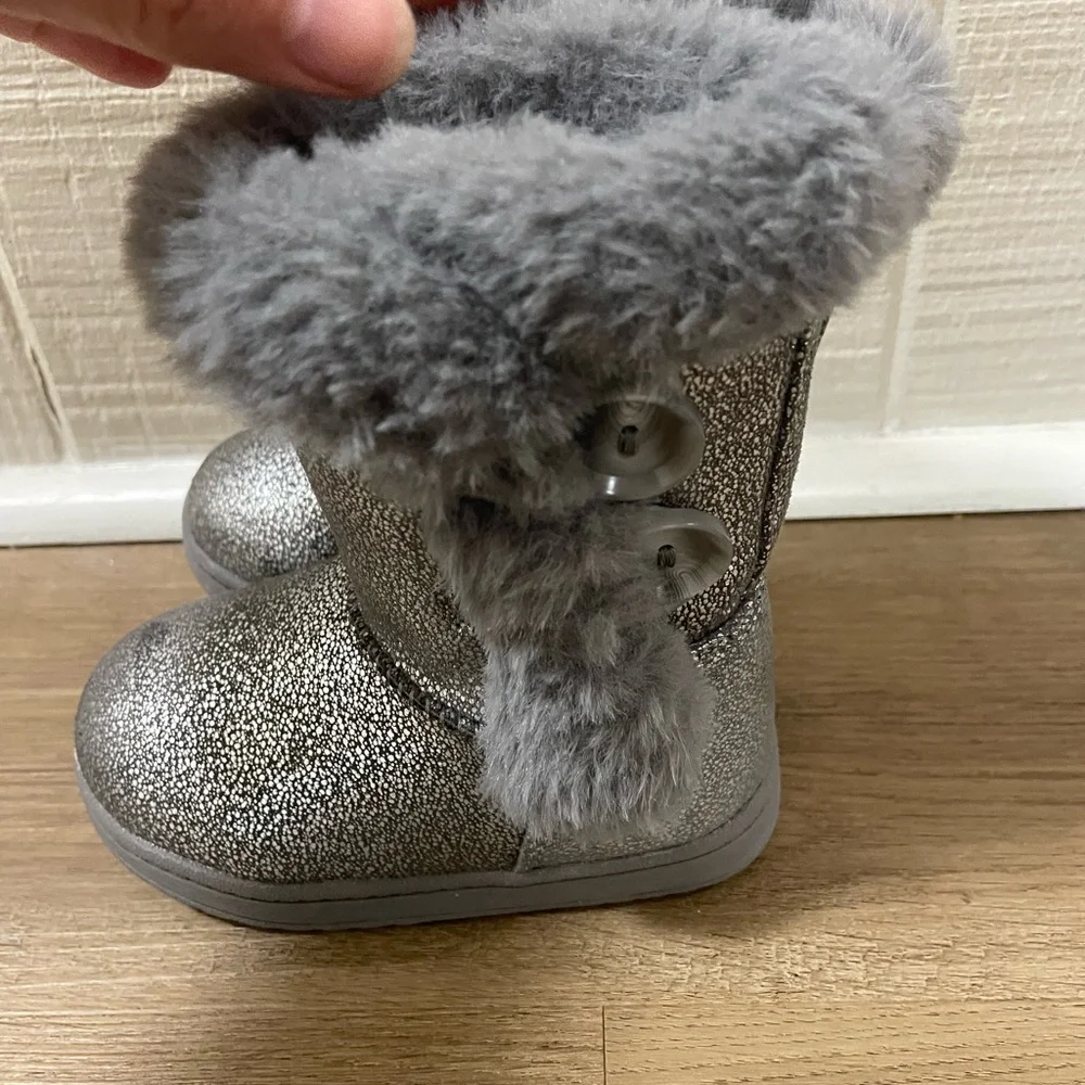 Cozy Silver Sparkle Toddler‎ Boots size 6